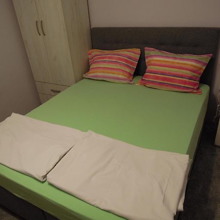 Classic Apartment Novi Sad Esterno foto